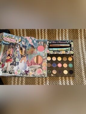 Too Faced Multi-Tone Floral Eyeshadow Palette with Pink Blush